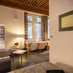 A 3 Min Des Jacobins Apartment *